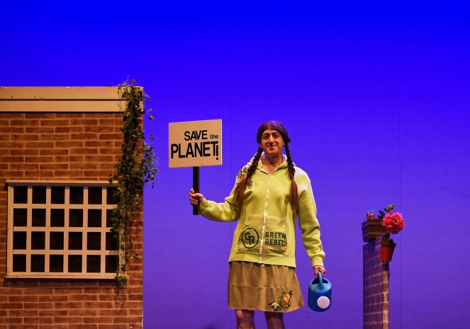 YLLANA: «GREENPISS»