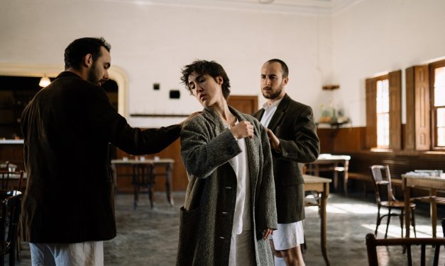 «TEATRO BAJO LA ARENA»